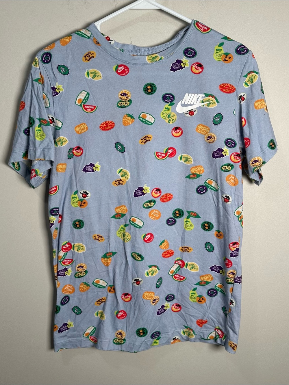 Nike Sportswear All-Over fruit Stickers Print T-Shirt Size Adult Small
